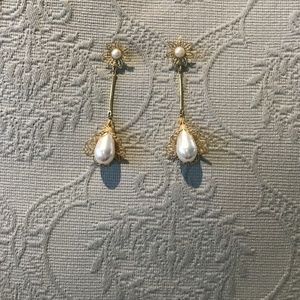 Katchi - golden & pearl earrings